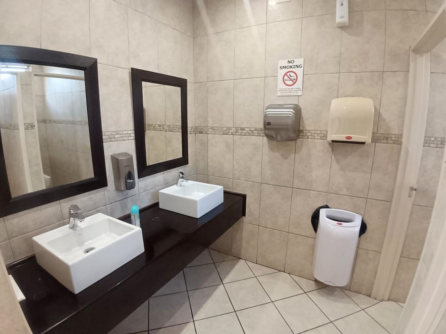 To Let Commercial Property for Rent in Royal Ascot Western Cape